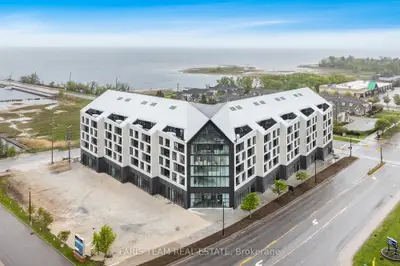 Condo Apartment in Collingwood