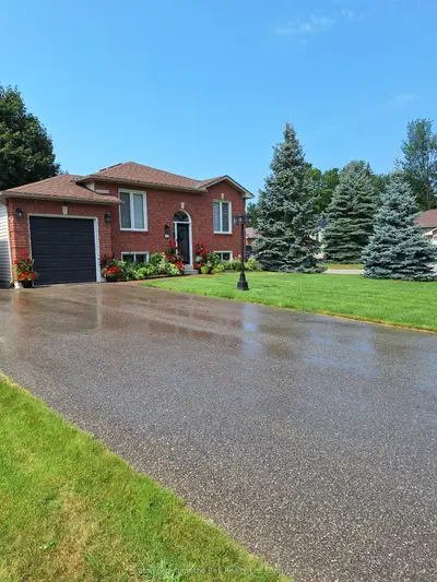 Detached in Wasaga Beach