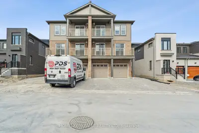 Condo Townhouse in Barrie