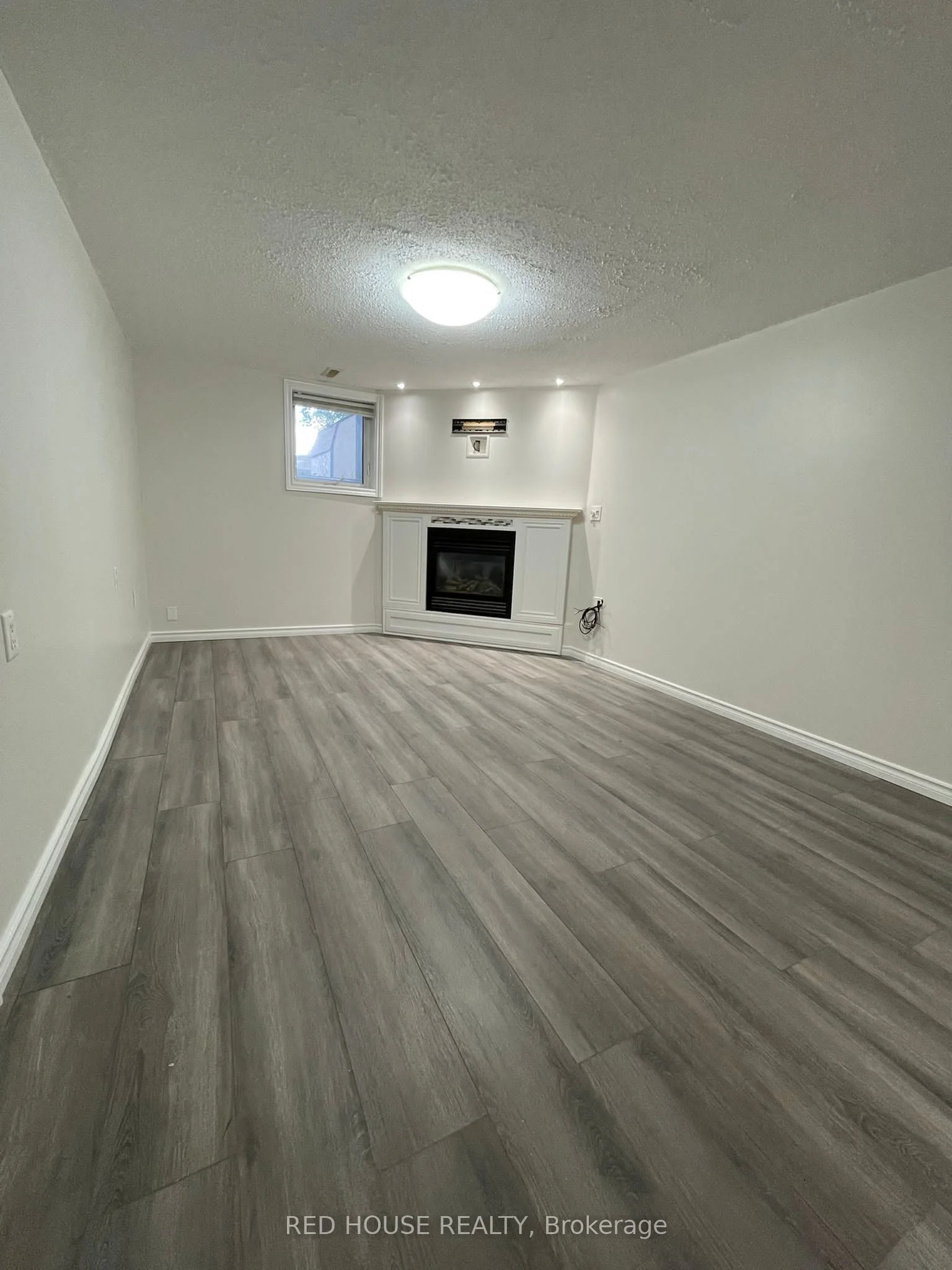 46 Charlbrook Avenue Lower/Walkout, Barrie, ON L4M 2Y4