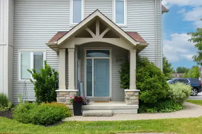 Att/Row/Townhouse in Collingwood