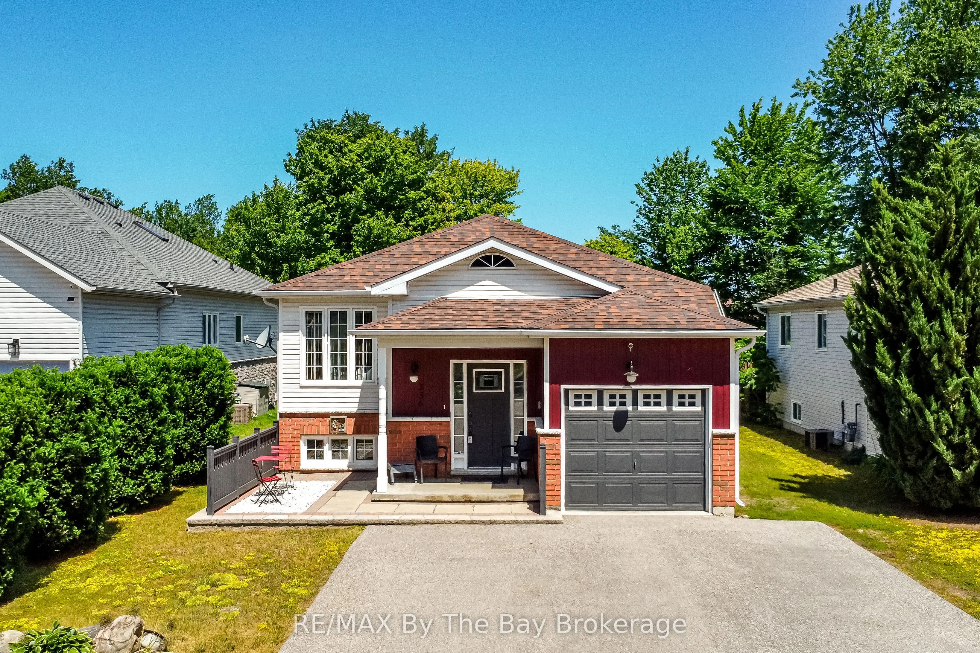 336 Robinson Road, Wasaga Beach, ON L9Z 2Z1