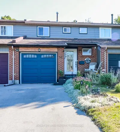 Att/Row/Townhouse in Barrie