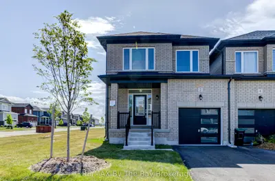 Att/Row/Townhouse in Wasaga Beach