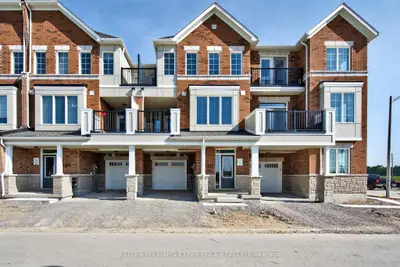 Att/Row/Townhouse in Barrie