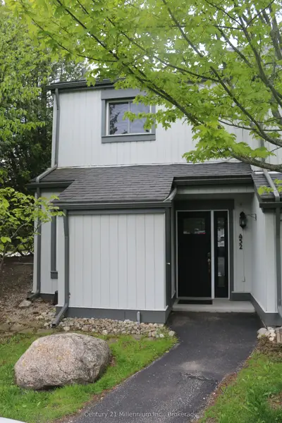 Condo Townhouse in Collingwood