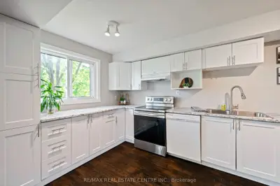 Condo Apartment in Barrie