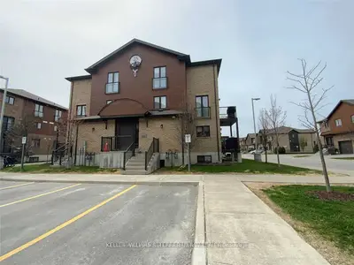 Condo Townhouse in Barrie