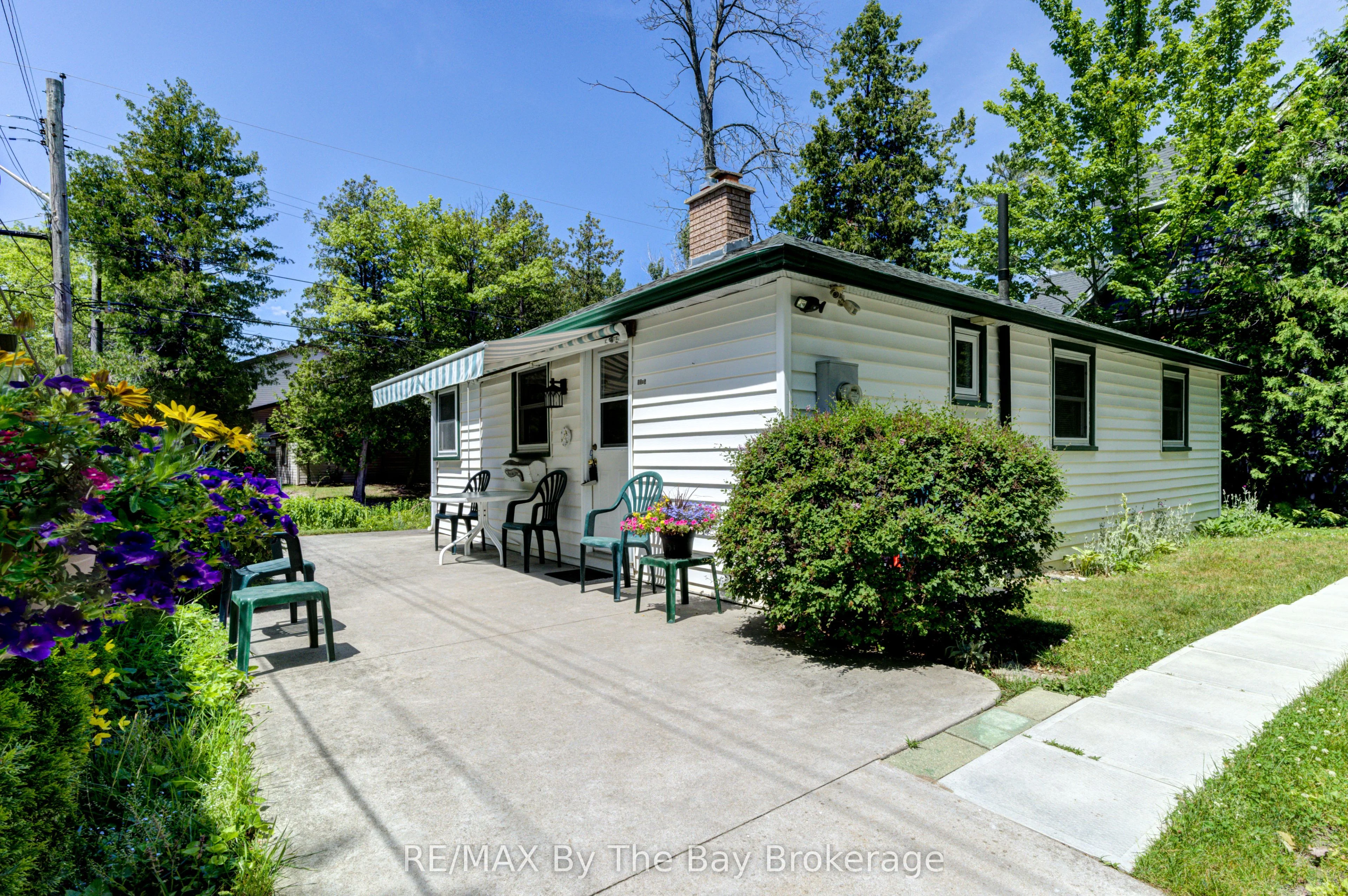 Detached in Wasaga Beach