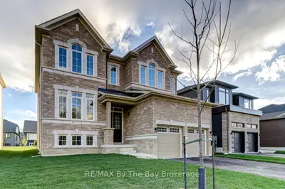 Detached in Wasaga Beach