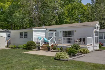 Detached in Wasaga Beach