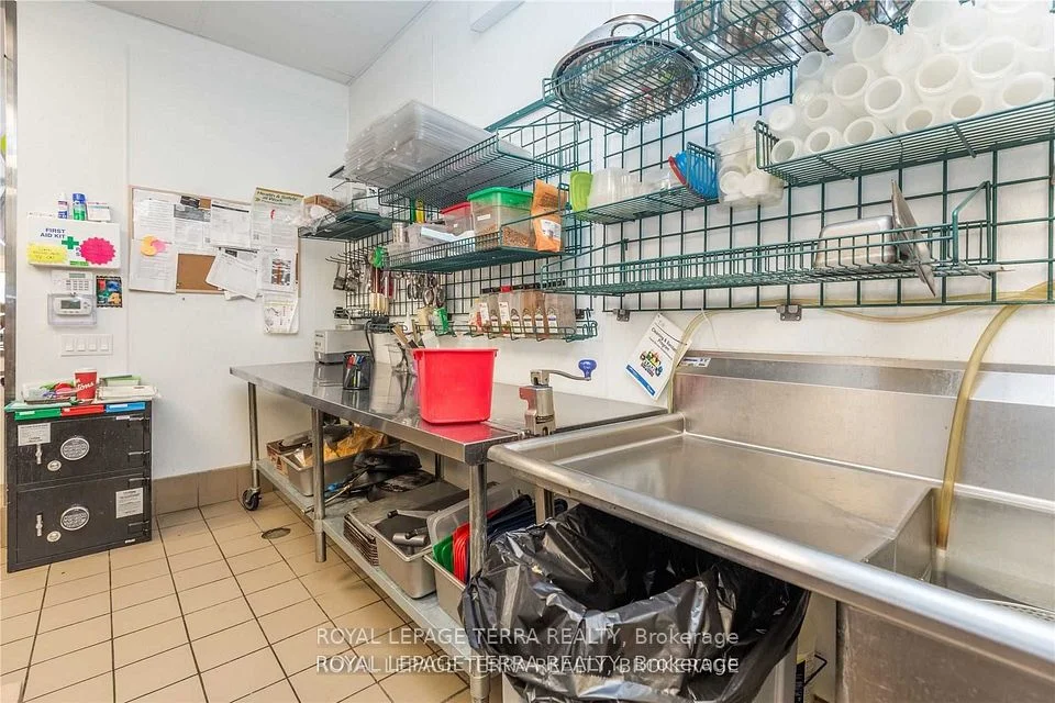353 Duckworth Street 6, Barrie, On L4m 5c2