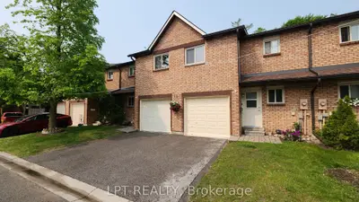 Condo Townhouse in Barrie