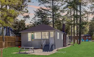 Detached in Wasaga Beach