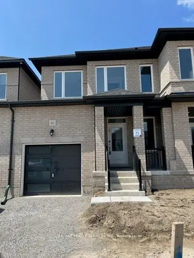Att/Row/Townhouse in Wasaga Beach