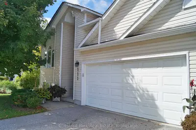Condo Townhouse in Collingwood