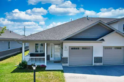 Att/Row/Townhouse in Wasaga Beach