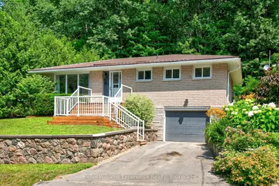 Detached in Penetanguishene