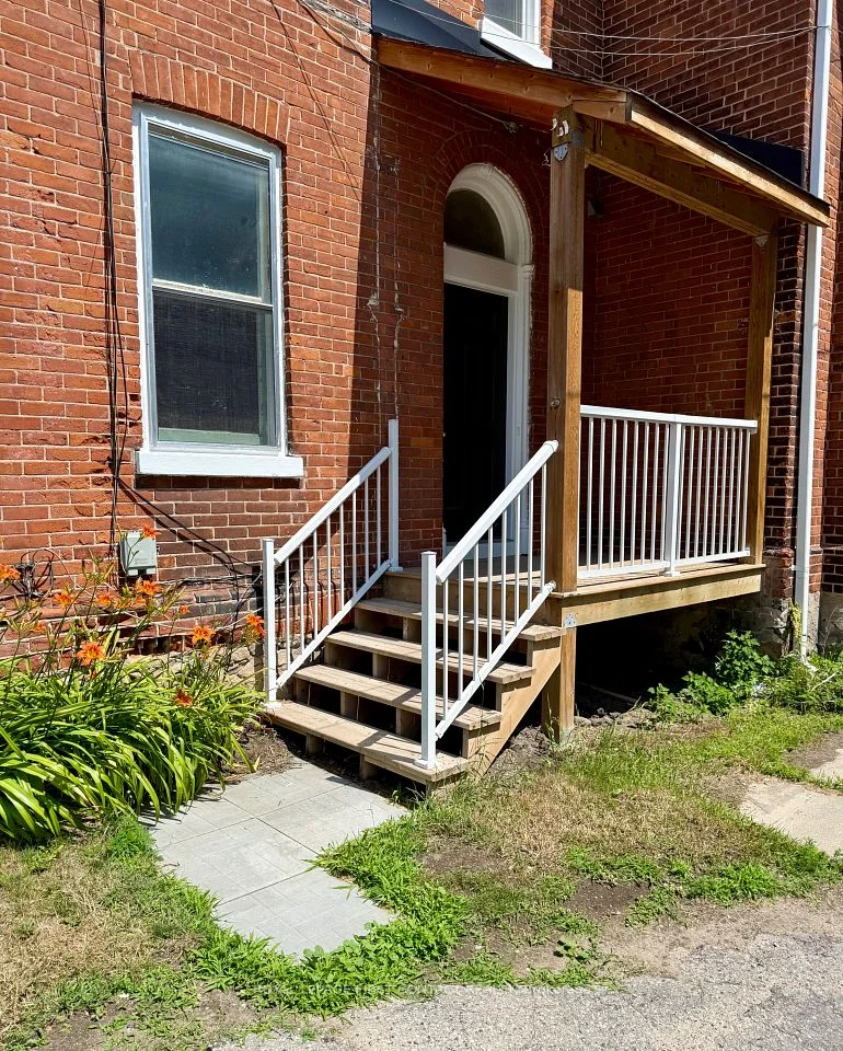 42 Toronto Street 2, Barrie, ON L4N 1T9