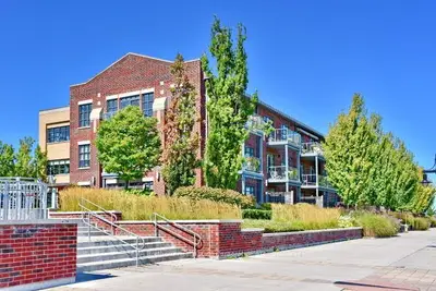 Condo Apartment in Collingwood