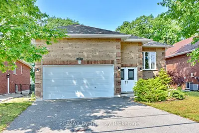 Detached in Wasaga Beach
