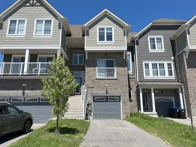 Att/Row/Townhouse in Wasaga Beach