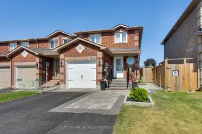 Att/Row/Townhouse in Barrie