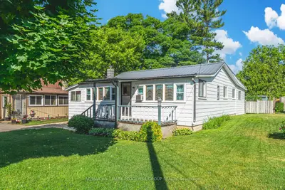 Detached in Wasaga Beach