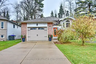 Detached in Wasaga Beach