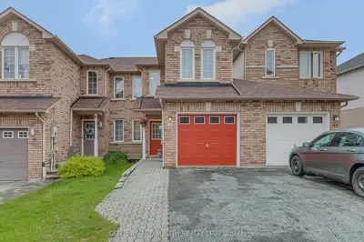 Att/Row/Townhouse in Barrie