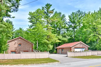 Detached in Wasaga Beach