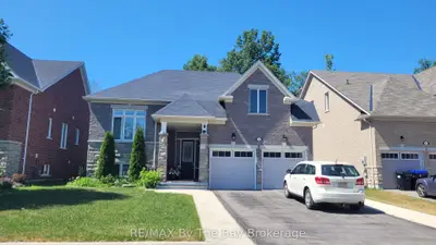 Detached in Wasaga Beach