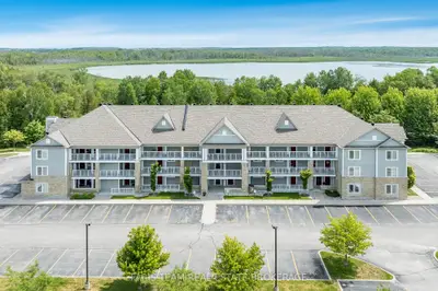 Condo Apartment in Wasaga Beach