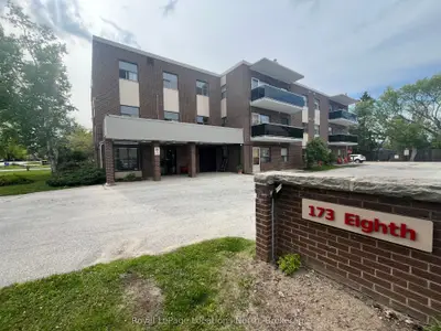 Condo Apartment in Collingwood