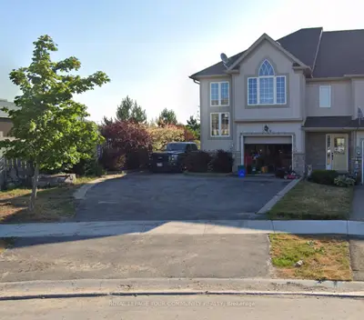 Att/Row/Townhouse in Barrie