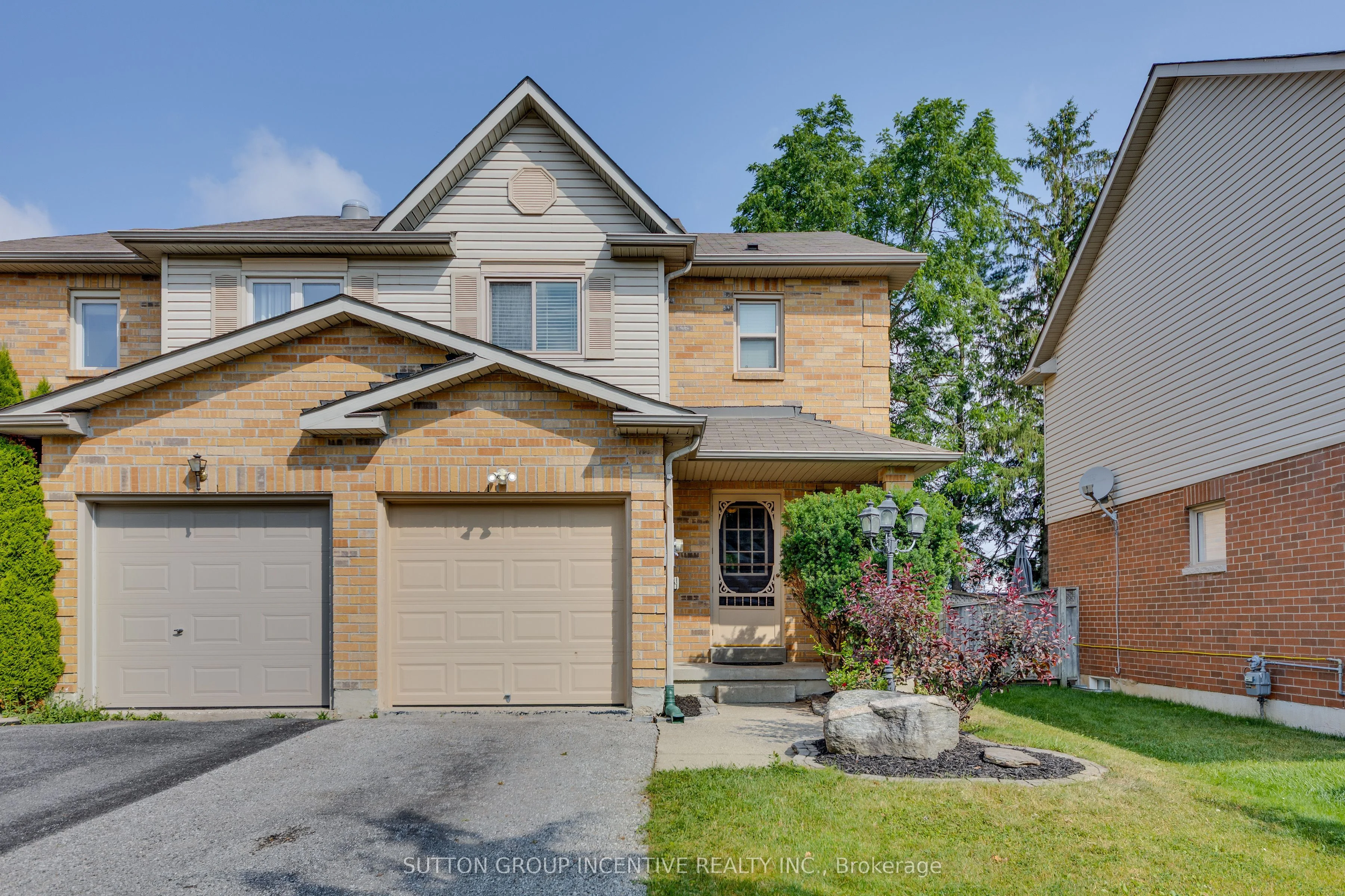 26 Bates Court, Barrie, ON L4N 8L8