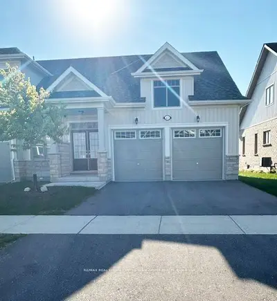 Att/Row/Townhouse in Wasaga Beach