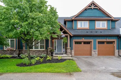 Condo Townhouse in Collingwood