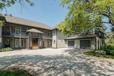 Condo Townhouse in Collingwood