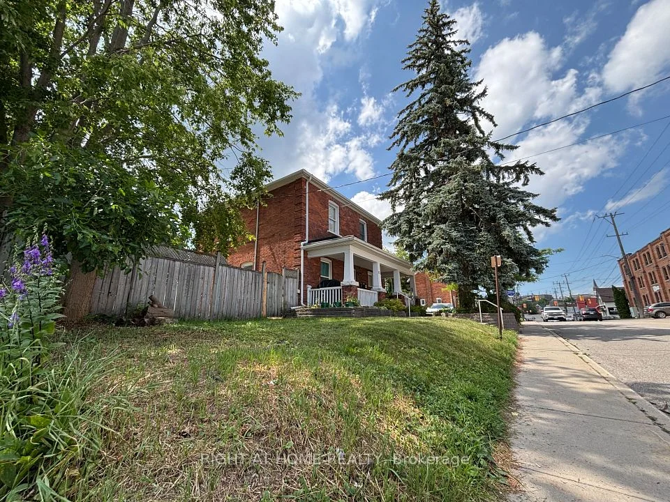 63 Andrew Street S 1, Orillia, ON L3V 5J2