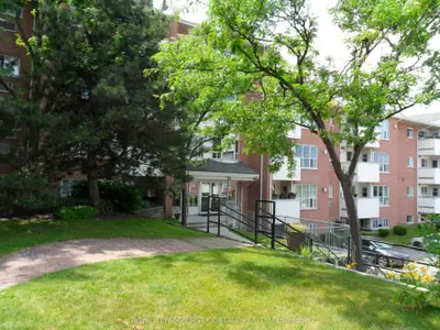 Condo Apartment in Barrie