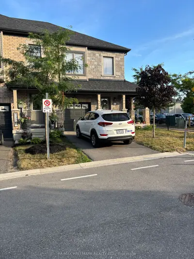 Att/Row/Townhouse in Barrie