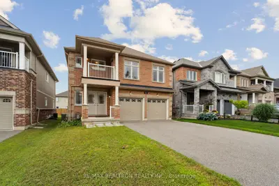 Detached in Orillia