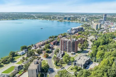 Condo Apartment in Barrie