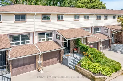 Condo Townhouse in Barrie