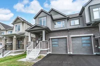 Att/Row/Townhouse in Barrie