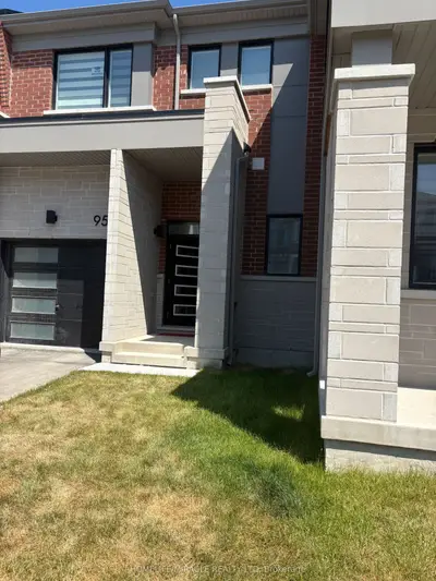 Att/Row/Townhouse in Barrie