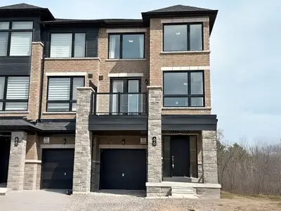 Att/Row/Townhouse in Barrie