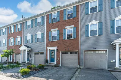 Att/Row/Townhouse in Barrie