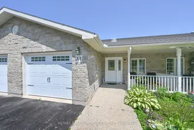 Att/Row/Townhouse in Wasaga Beach